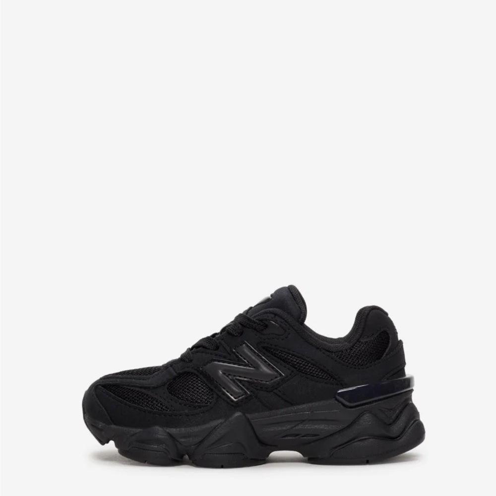 New Balance Pre-School 9060 in size 3 NEW
